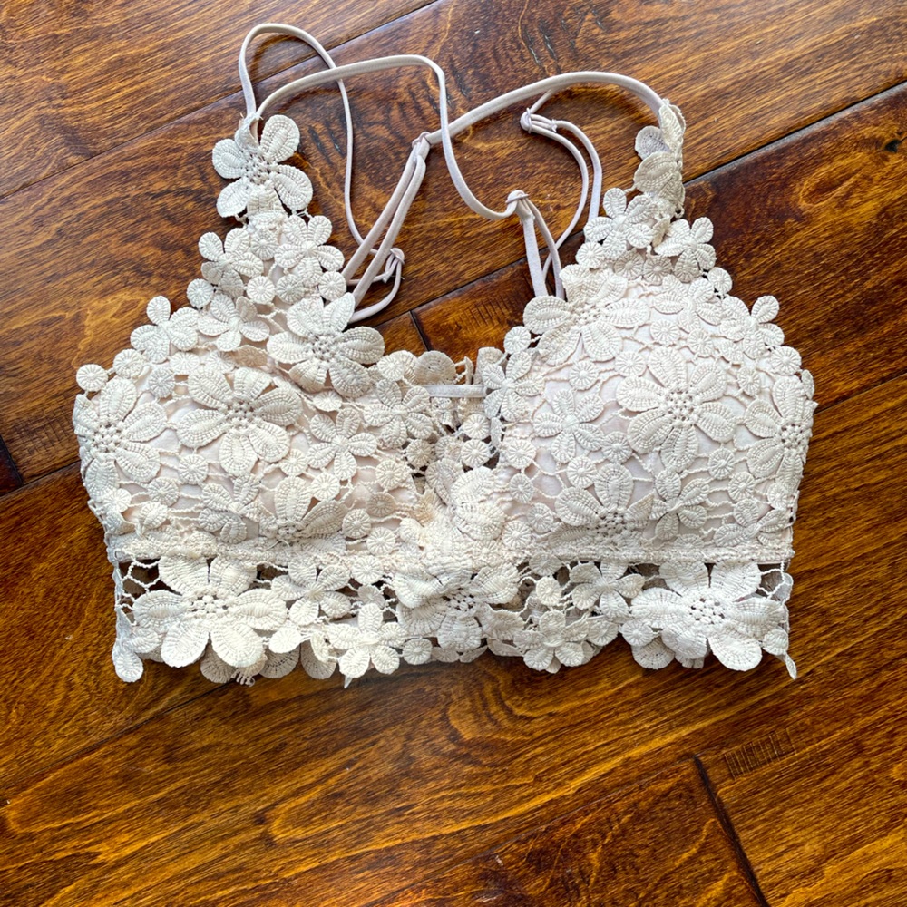 PINK LILY Floral Pattern Lace Crisscrossed Straps Bralette, size Large